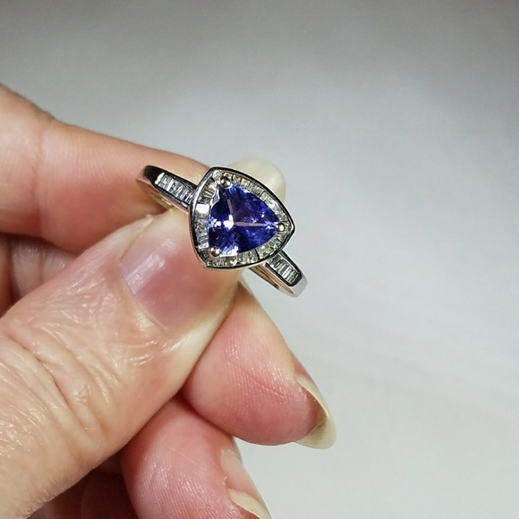14k AAA Tanzanite Diamond Ring - Picture 4 of 5